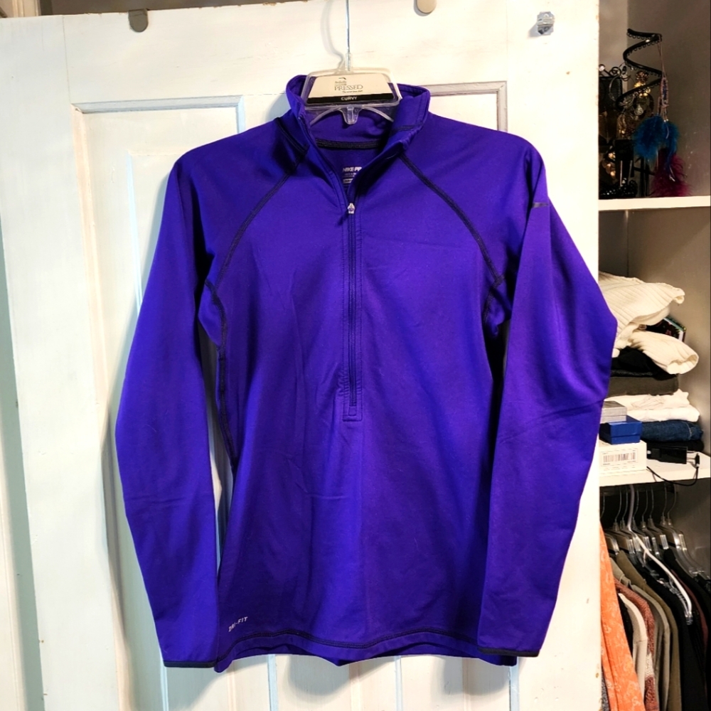 Nike Athletic top